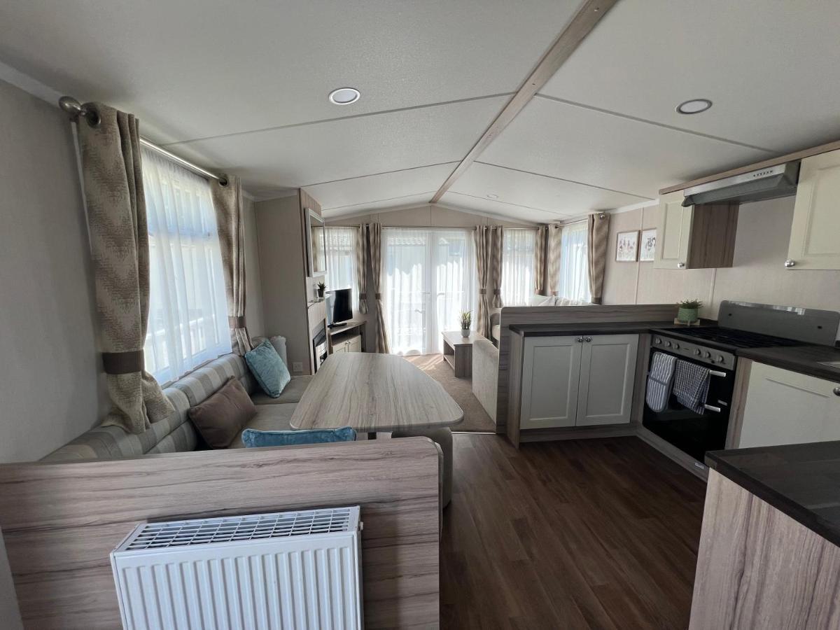 Forest Beach Shorefield Park Лимингтон